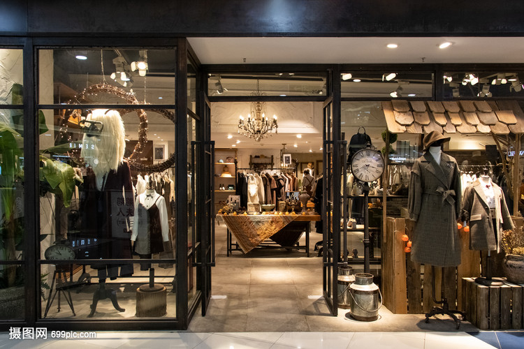 從街頭到云端 現代服裝店鋪的時尚轉型之旅